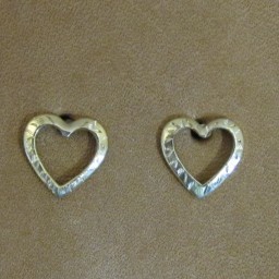 3/8″ 10k Gold Cutout Heart Earrings