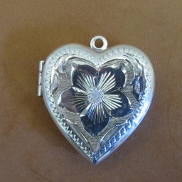 1″ Heart Locket