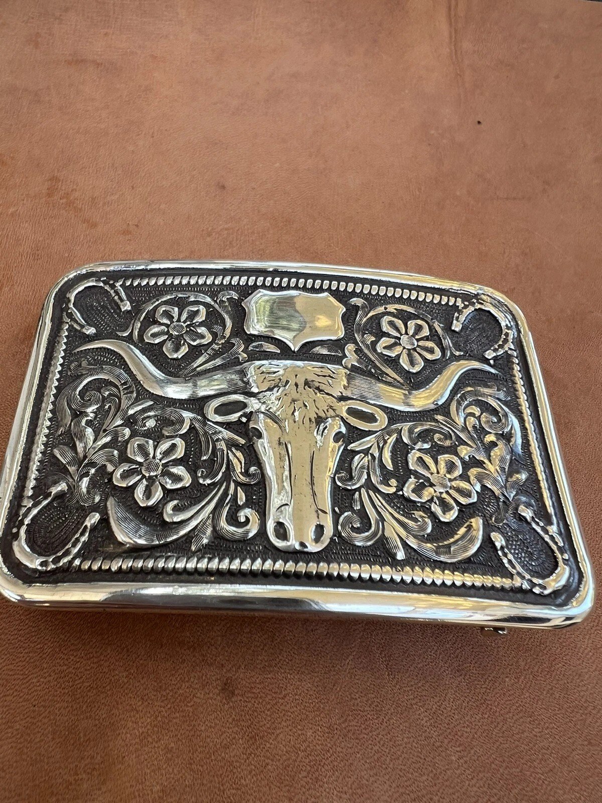 sterling silver steer head horseshoe trophy buckle, angled view