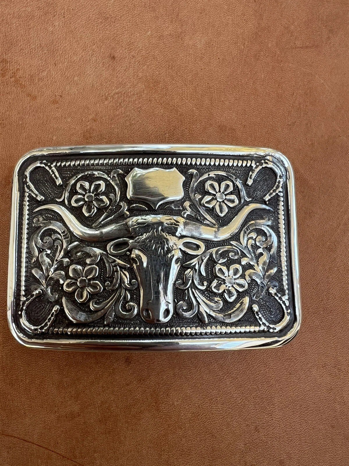 sterling silver steer head horseshoe trophy buckle, straight-on view